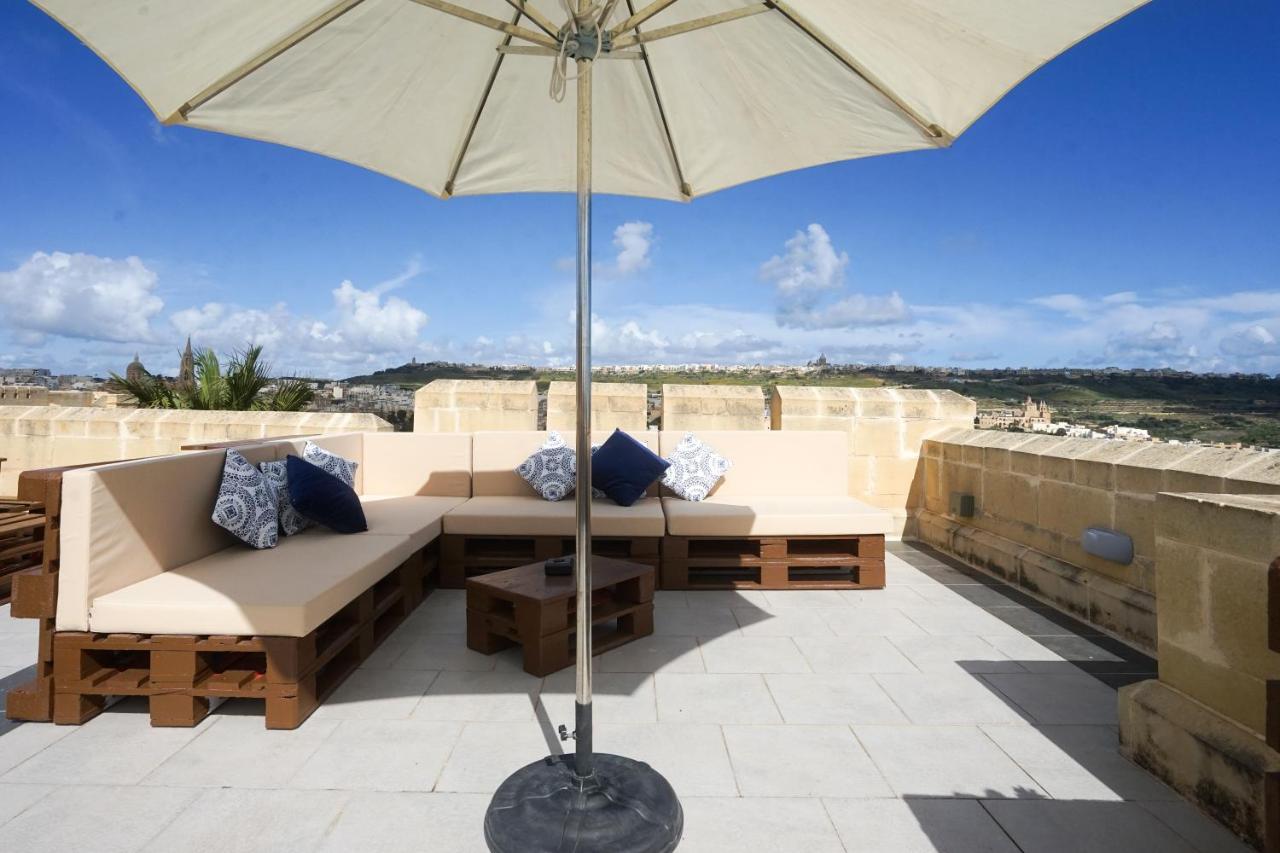 Getawaynpetto Private Duplex Maisonette With Jacuzzi Hot Tub Mgarr Ngoại thất bức ảnh