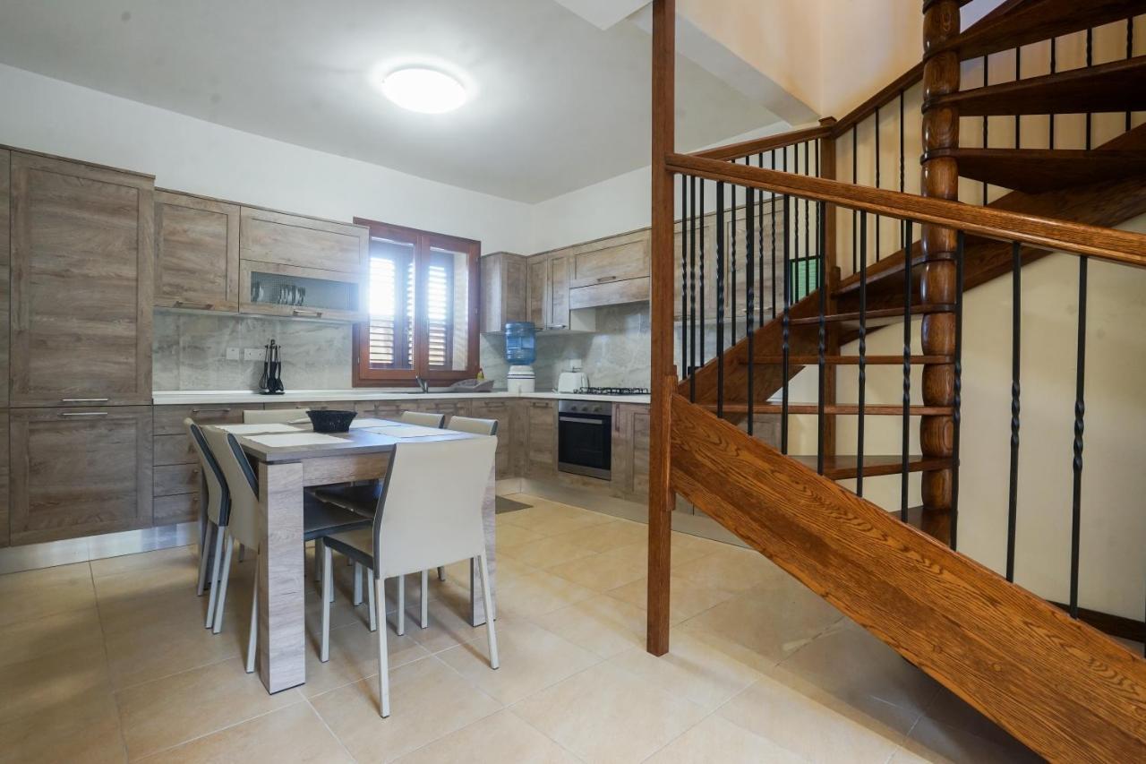 Getawaynpetto Private Duplex Maisonette With Jacuzzi Hot Tub Mgarr Ngoại thất bức ảnh