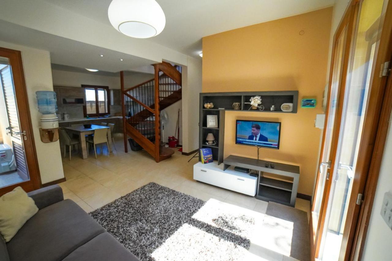Getawaynpetto Private Duplex Maisonette With Jacuzzi Hot Tub Mgarr Ngoại thất bức ảnh
