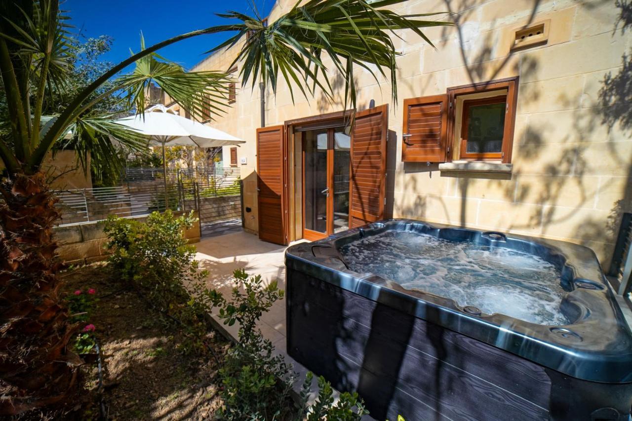 Getawaynpetto Private Duplex Maisonette With Jacuzzi Hot Tub Mgarr Ngoại thất bức ảnh