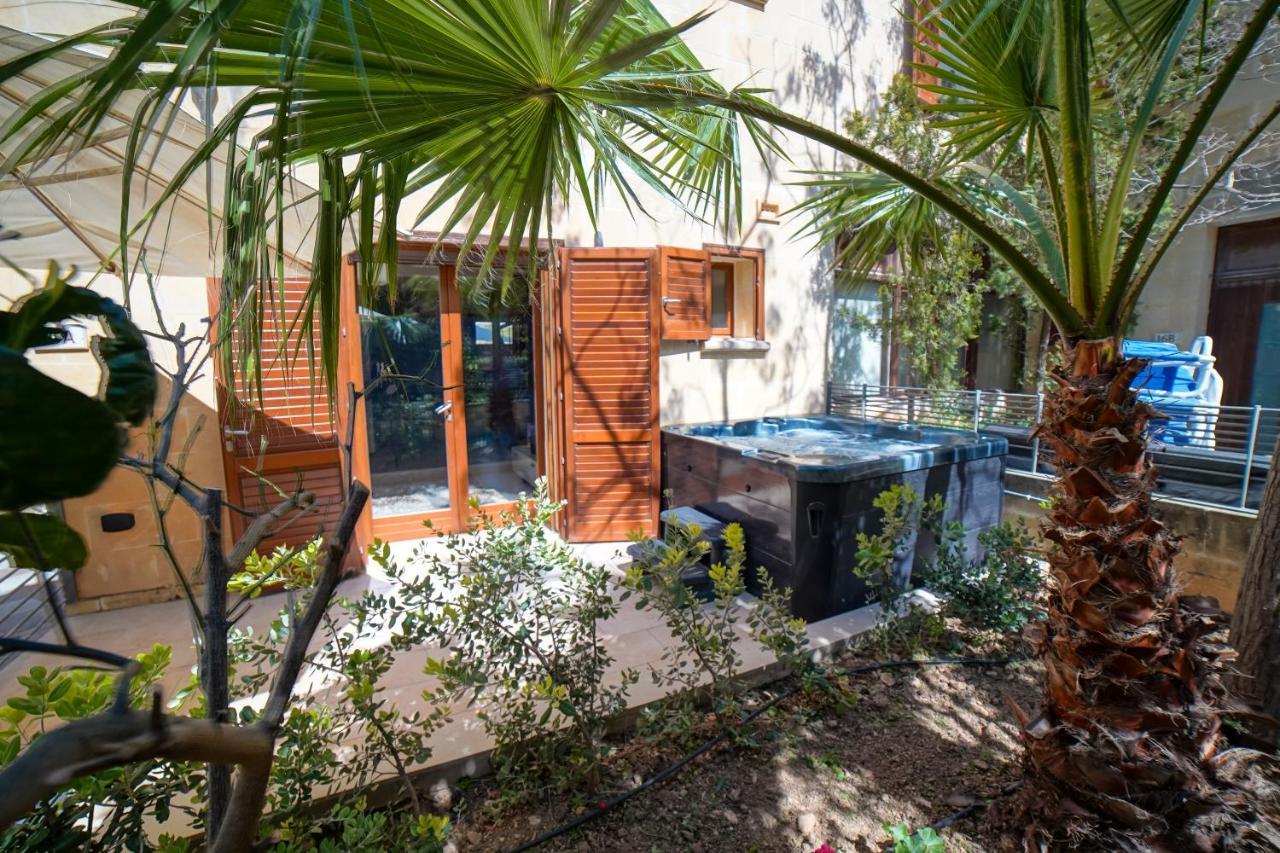 Getawaynpetto Private Duplex Maisonette With Jacuzzi Hot Tub Mgarr Ngoại thất bức ảnh