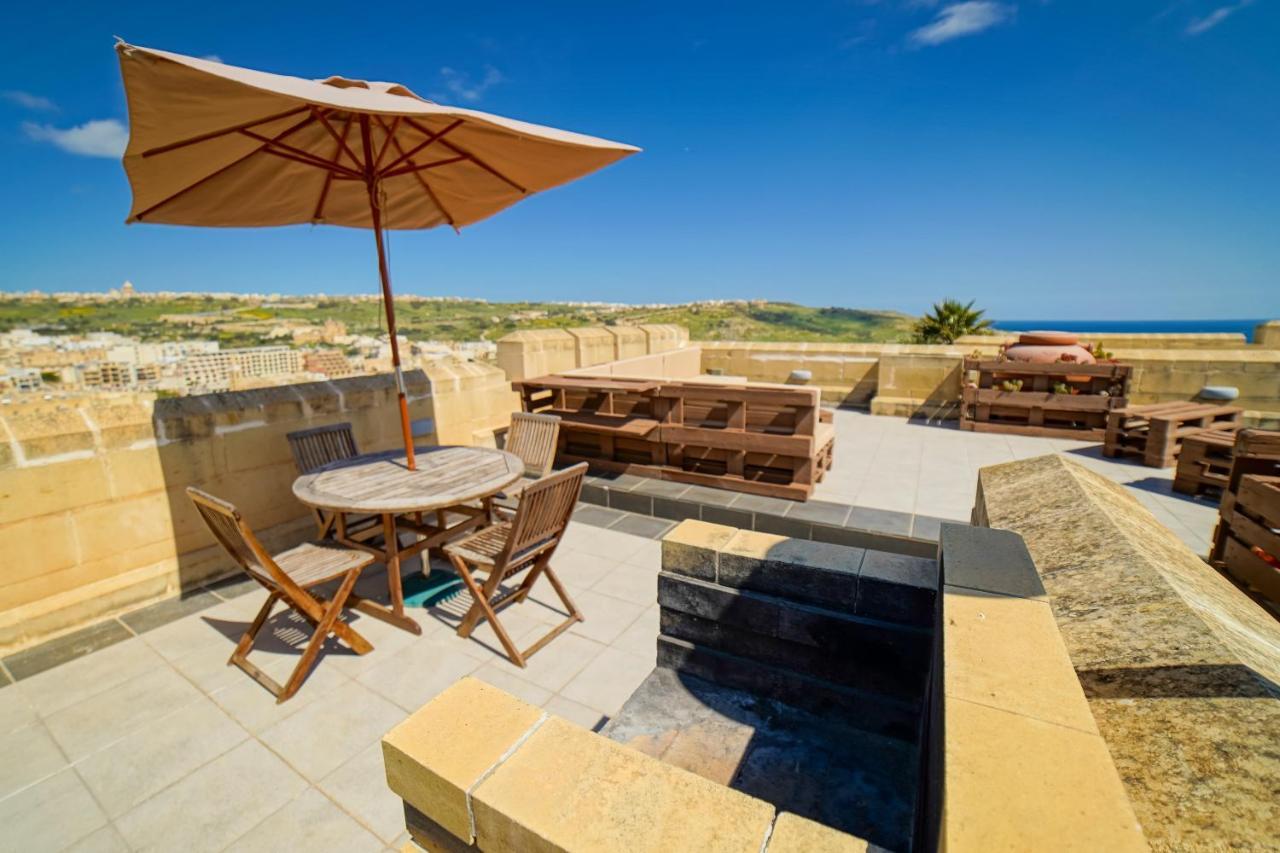 Getawaynpetto Private Duplex Maisonette With Jacuzzi Hot Tub Mgarr Ngoại thất bức ảnh